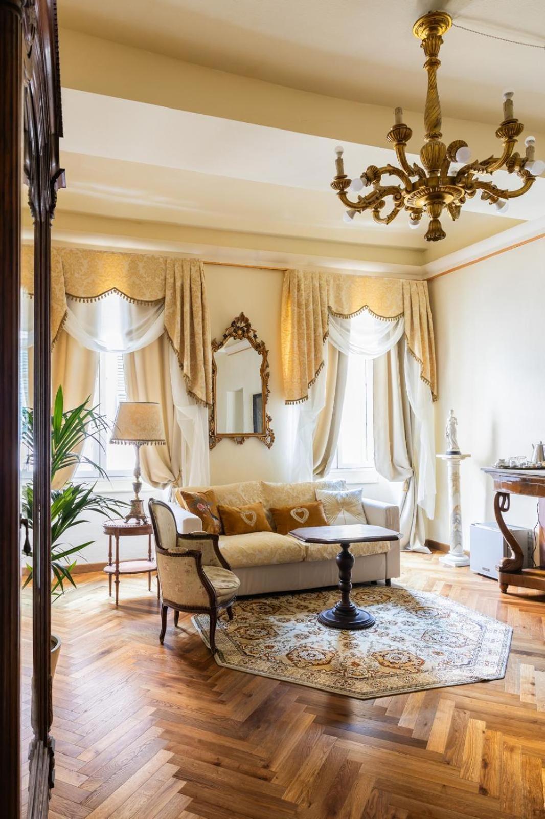 Palazzo Lari Sarzana Hotel Exterior foto